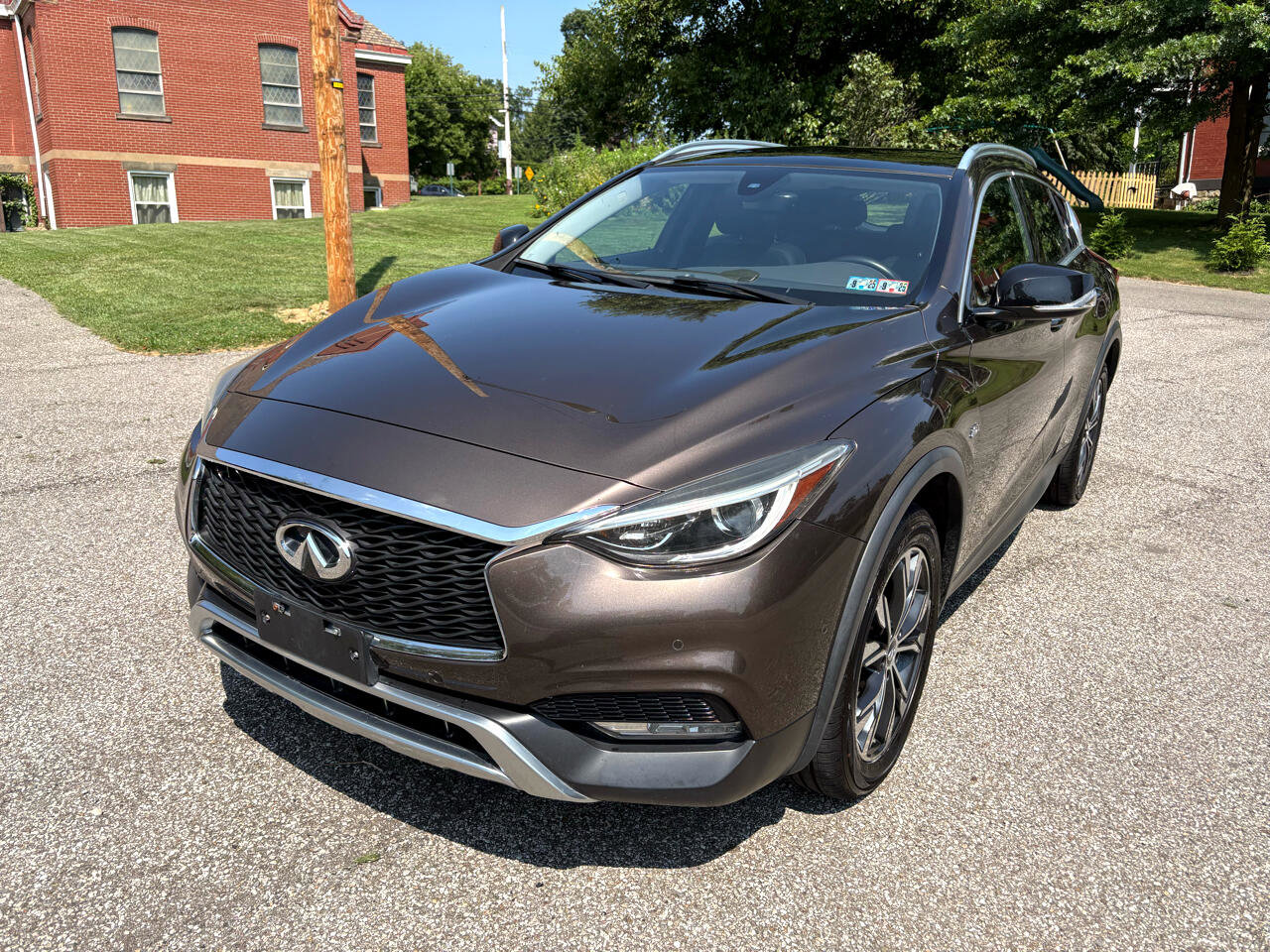 Used 2018 INFINITI QX30 Premium image 3