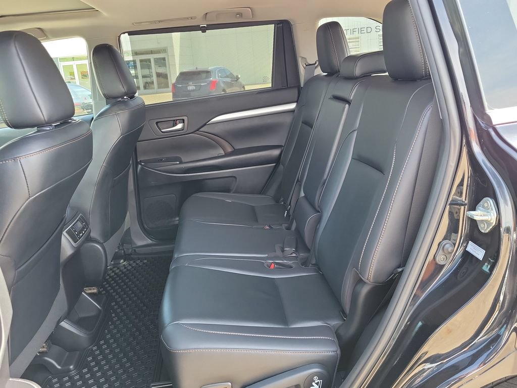 Used 2019 Toyota Highlander XLE AWD/4WD image 28