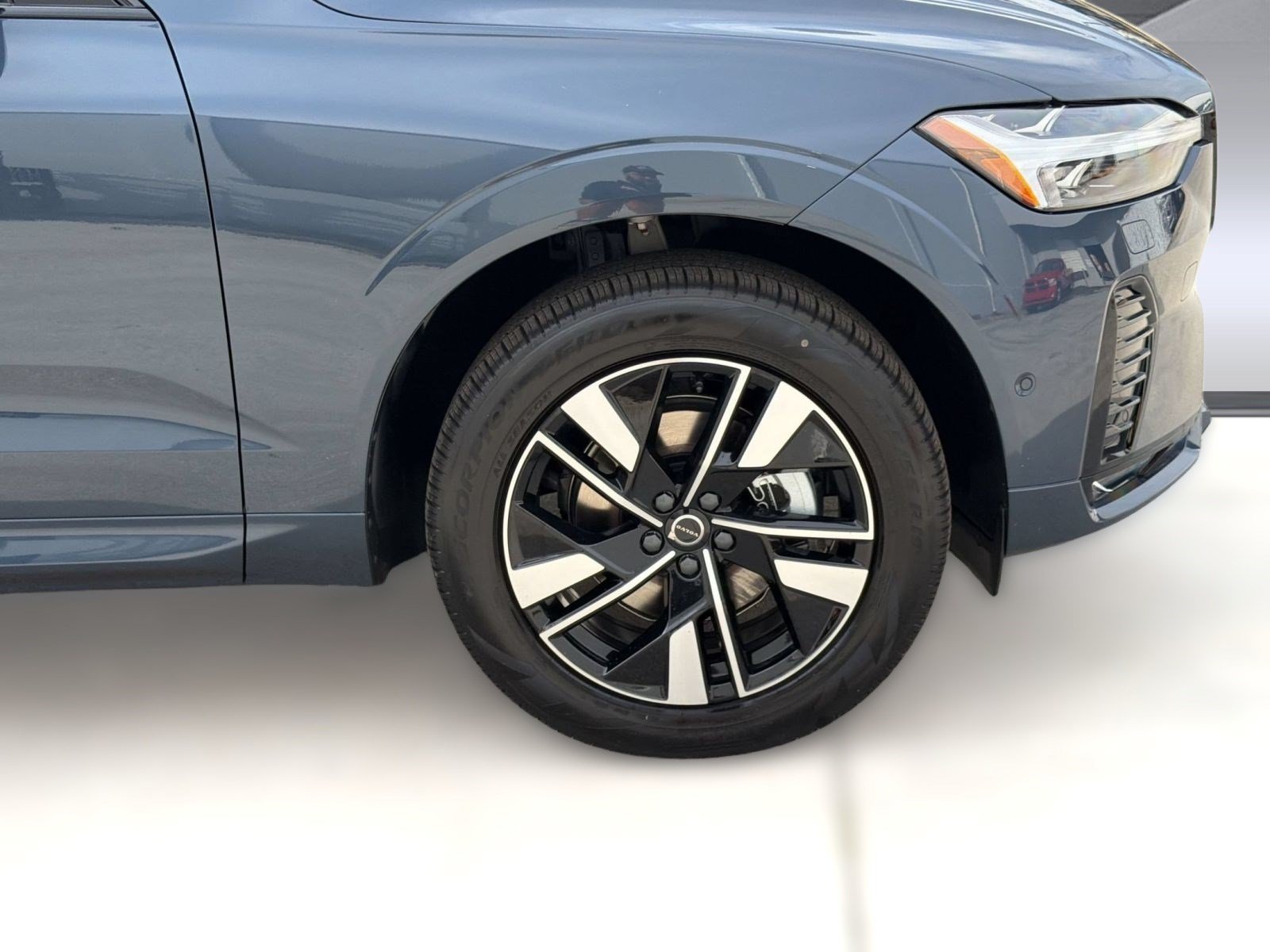 New 2026 Volvo XC60 B5 Plus w/ Climate Package AWD/4WD image 13