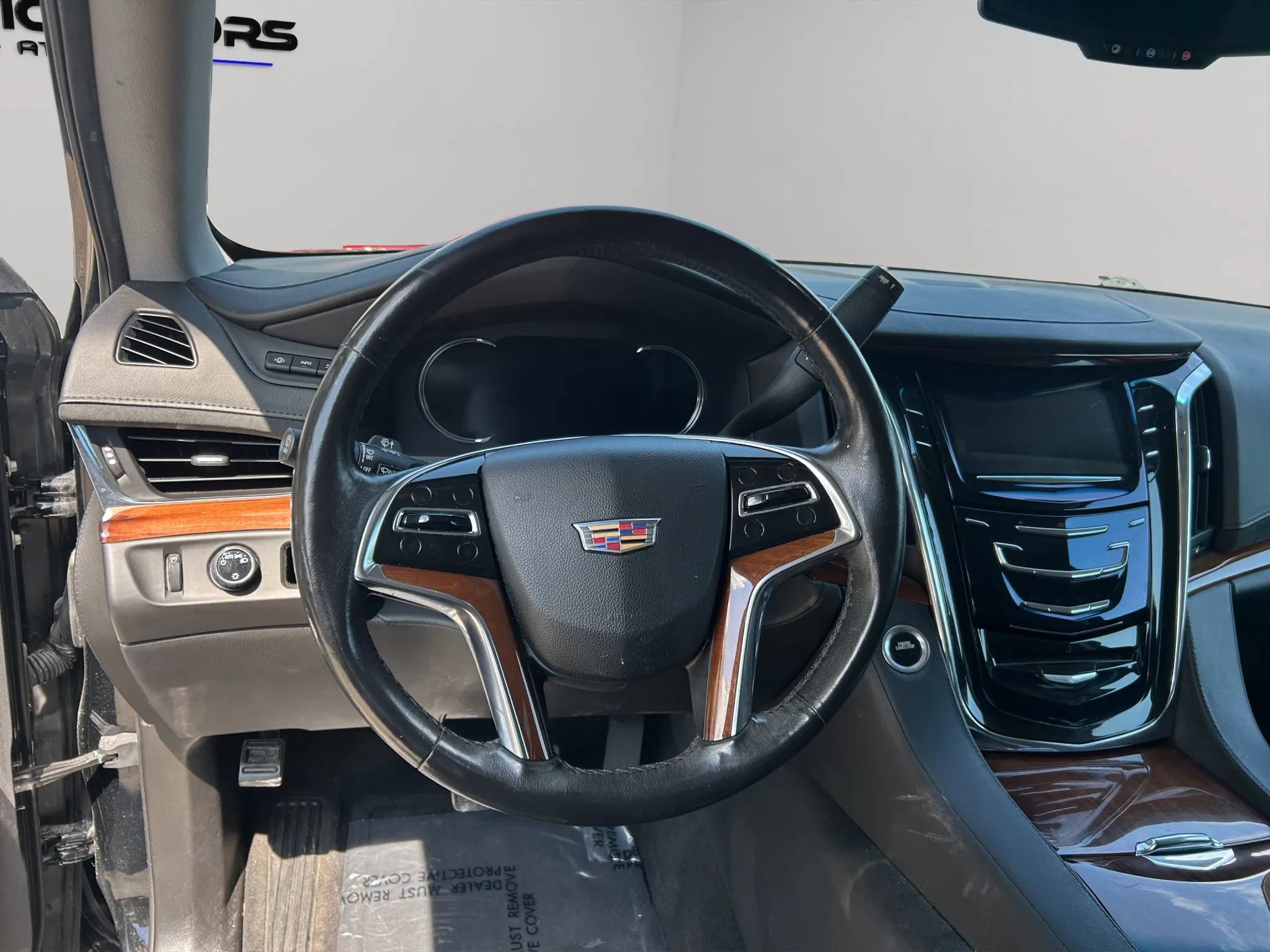 Used 2016 Cadillac Escalade Luxury RWD image 8
