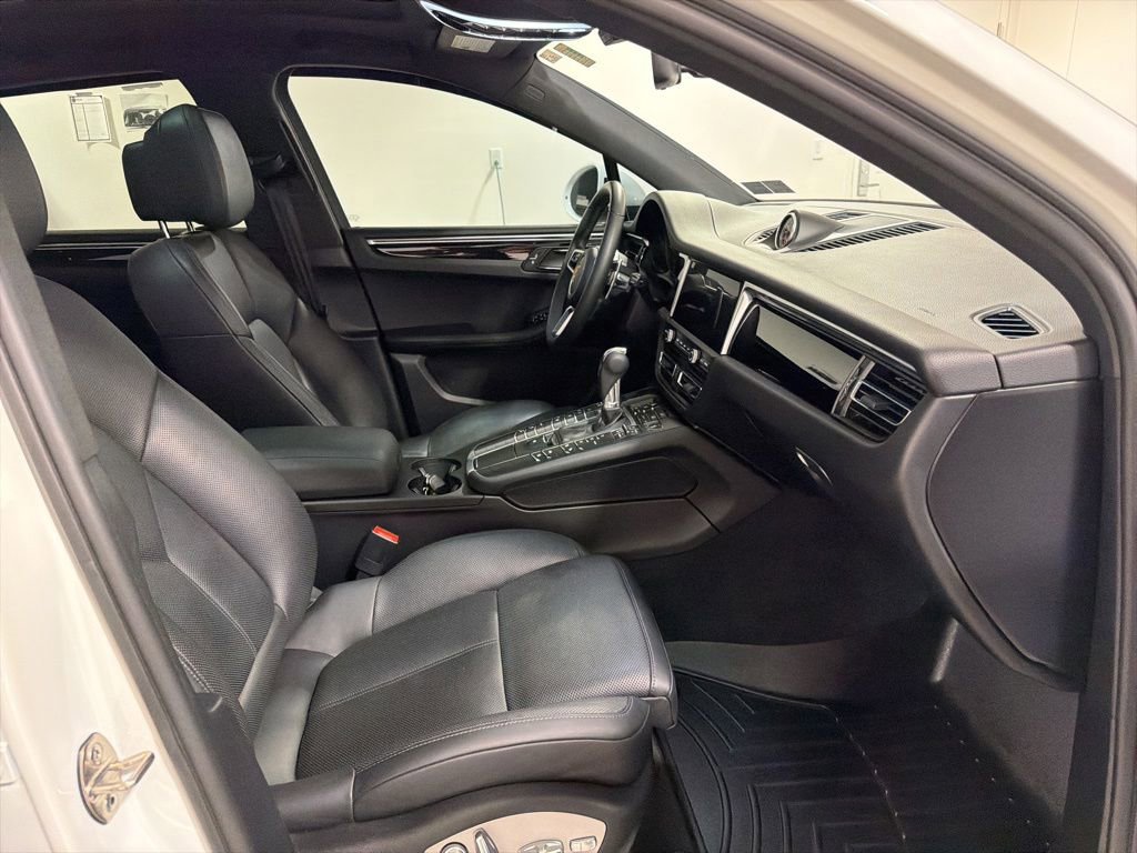 Used 2021 Porsche Macan AWD/4WD image 25