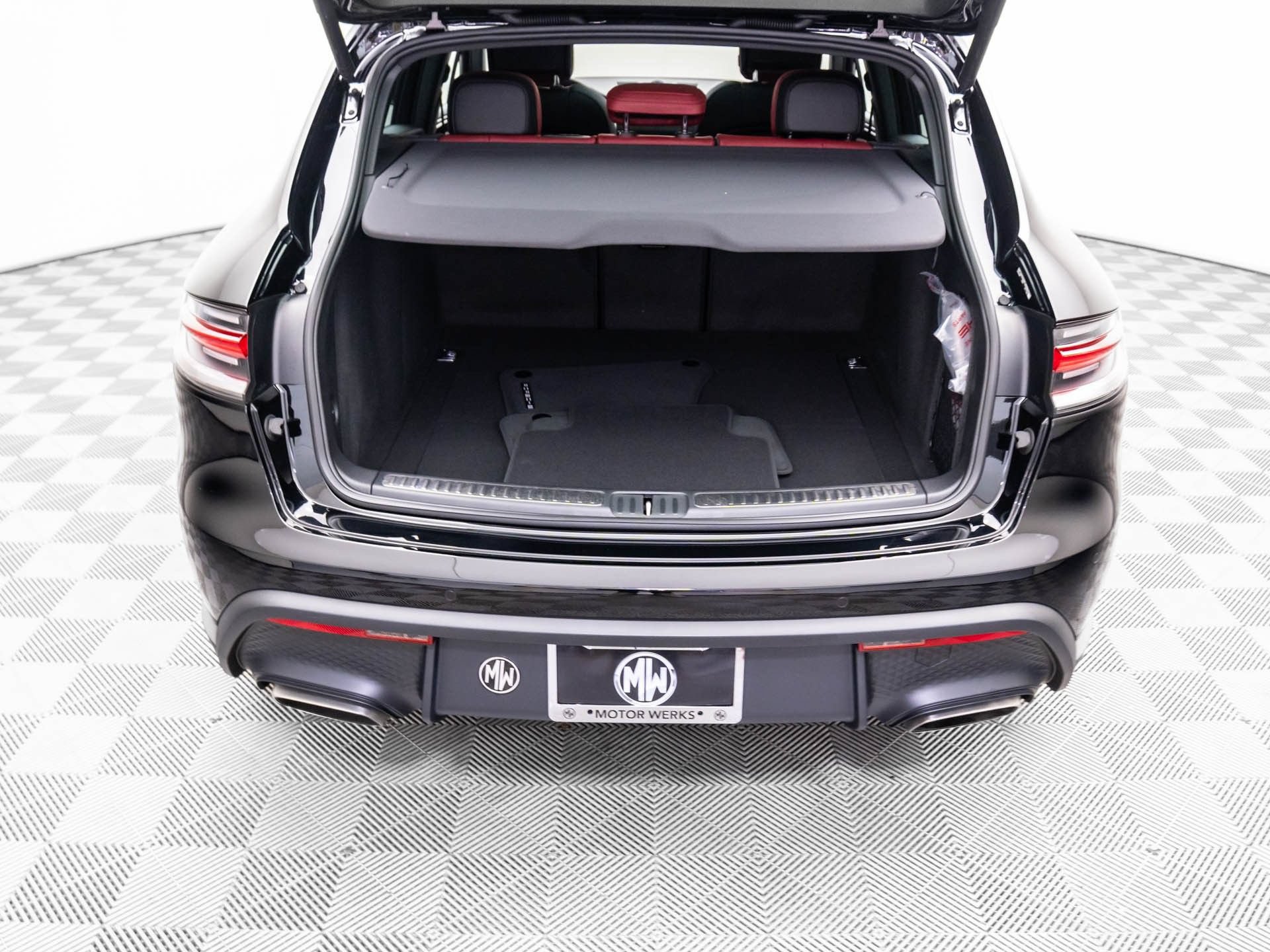 Certified 2026 Porsche Macan AWD/4WD image 28