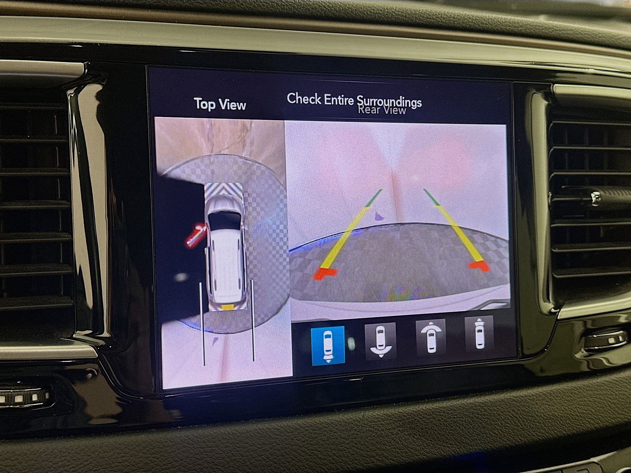 Used 2019 Chrysler Pacifica Touring-L Plus w/ Advanced Safetytec Group FWD image 22