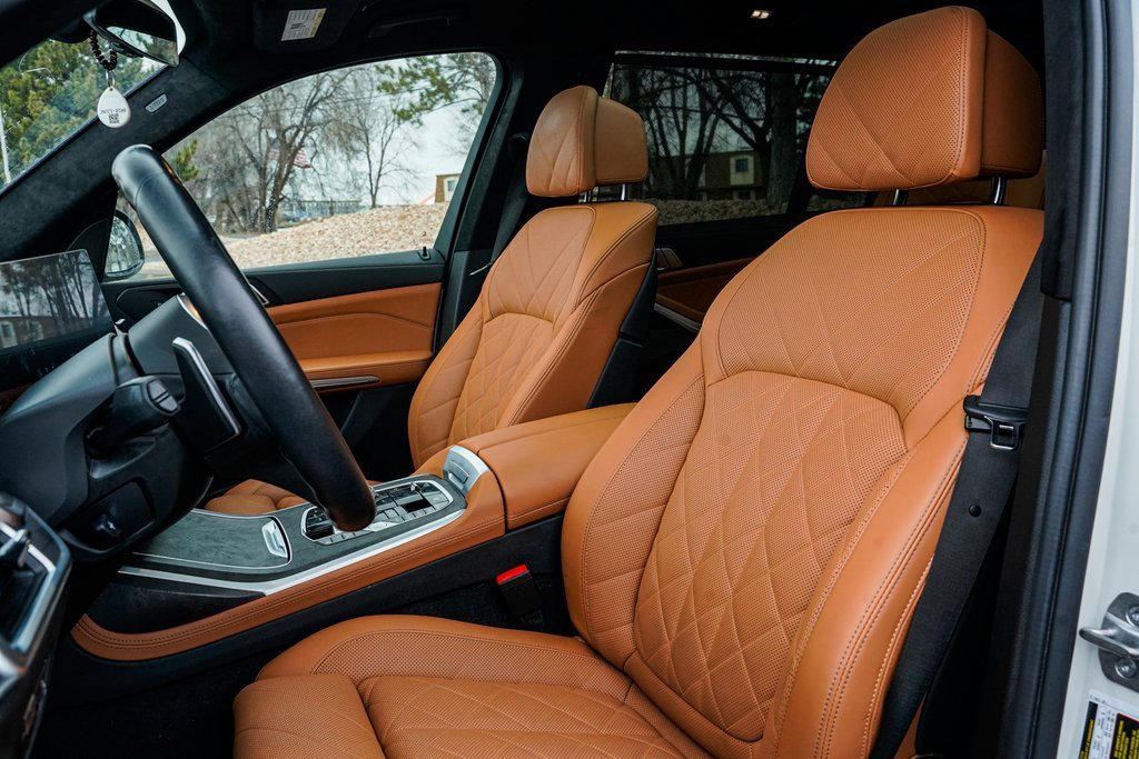 Used 2023 BMW X7 xDrive40i w/ M Sport Package image 16