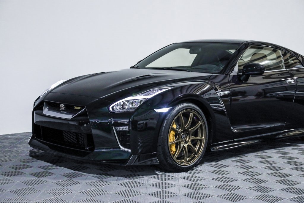 Used 2021 Nissan GT-R Premium image 18