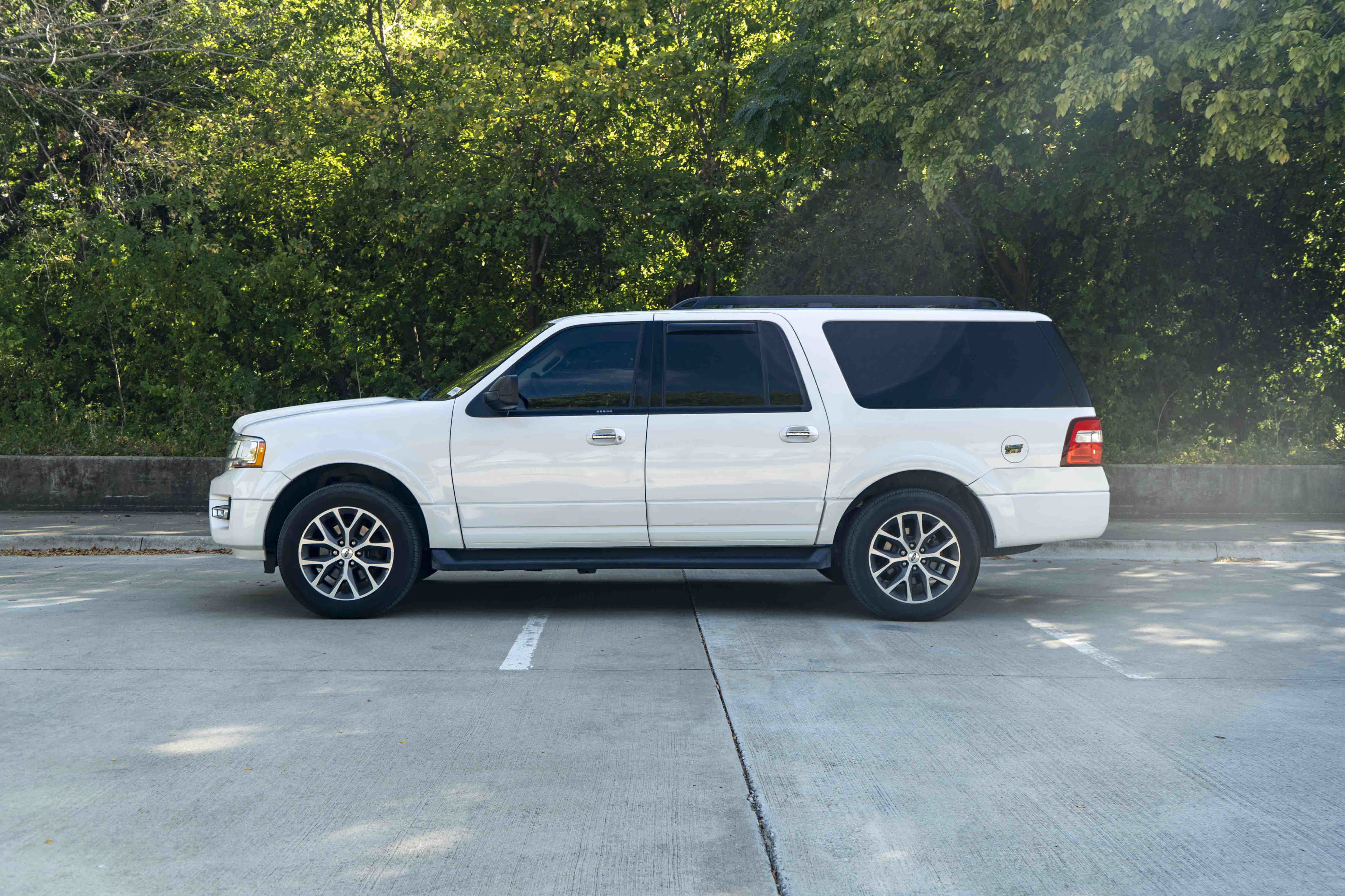 Used 2016 Ford Expedition EL XLT w/ Equipment Group 202A RWD image 6