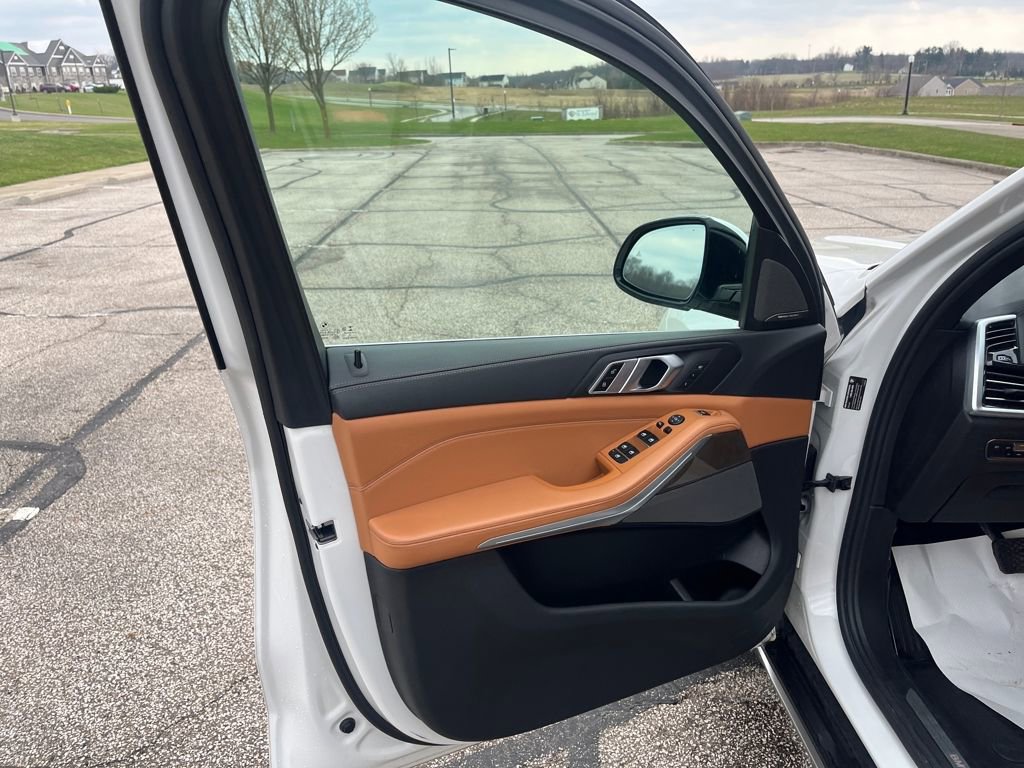 Used 2021 BMW X5 xDrive40i w/ Premium Package image 10