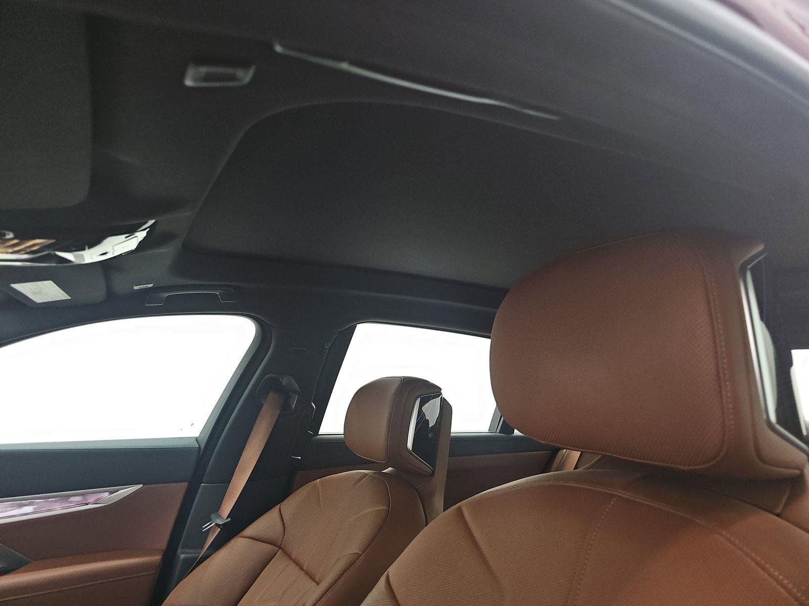 Used 2025 BMW 740i image 8