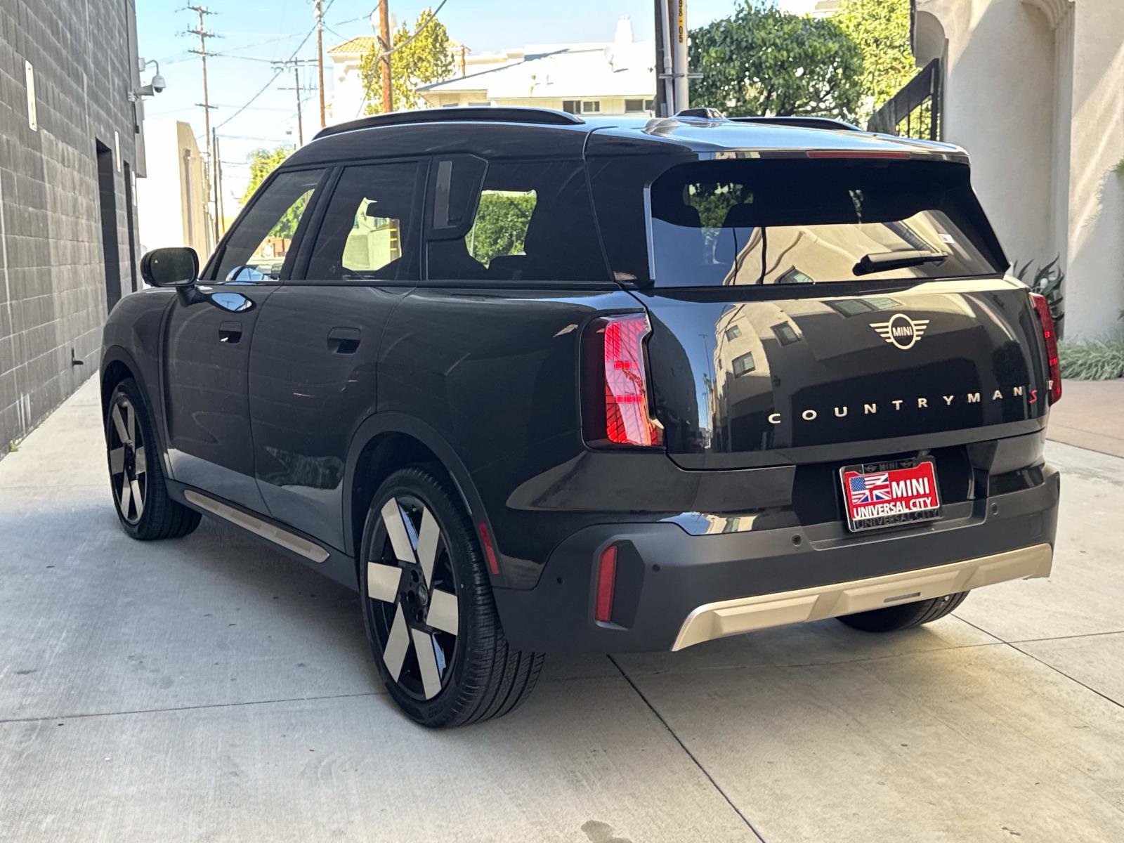 Used 2025 MINI Cooper Countryman S w/ Comfort Package Max image 3