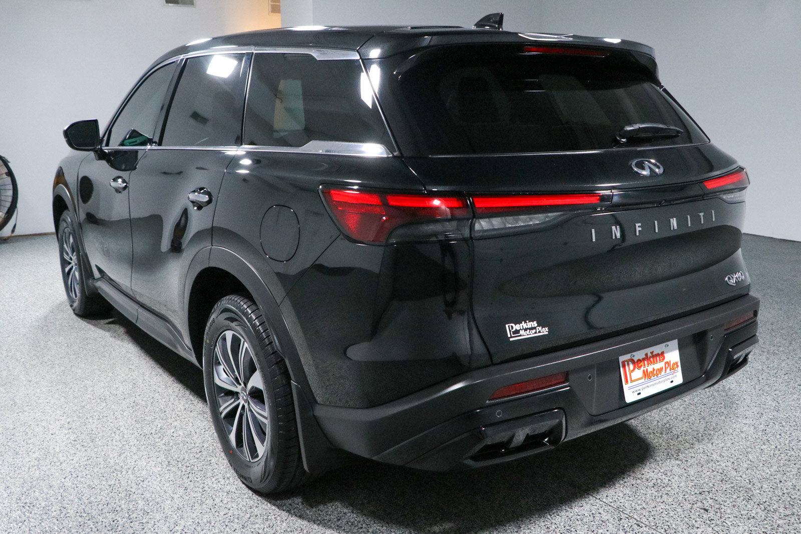 Used 2023 INFINITI QX60 Pure FWD image 9