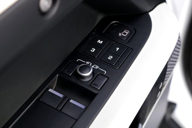 Used 2022 Land Rover Defender 90 X-Dynamic HSE image 20