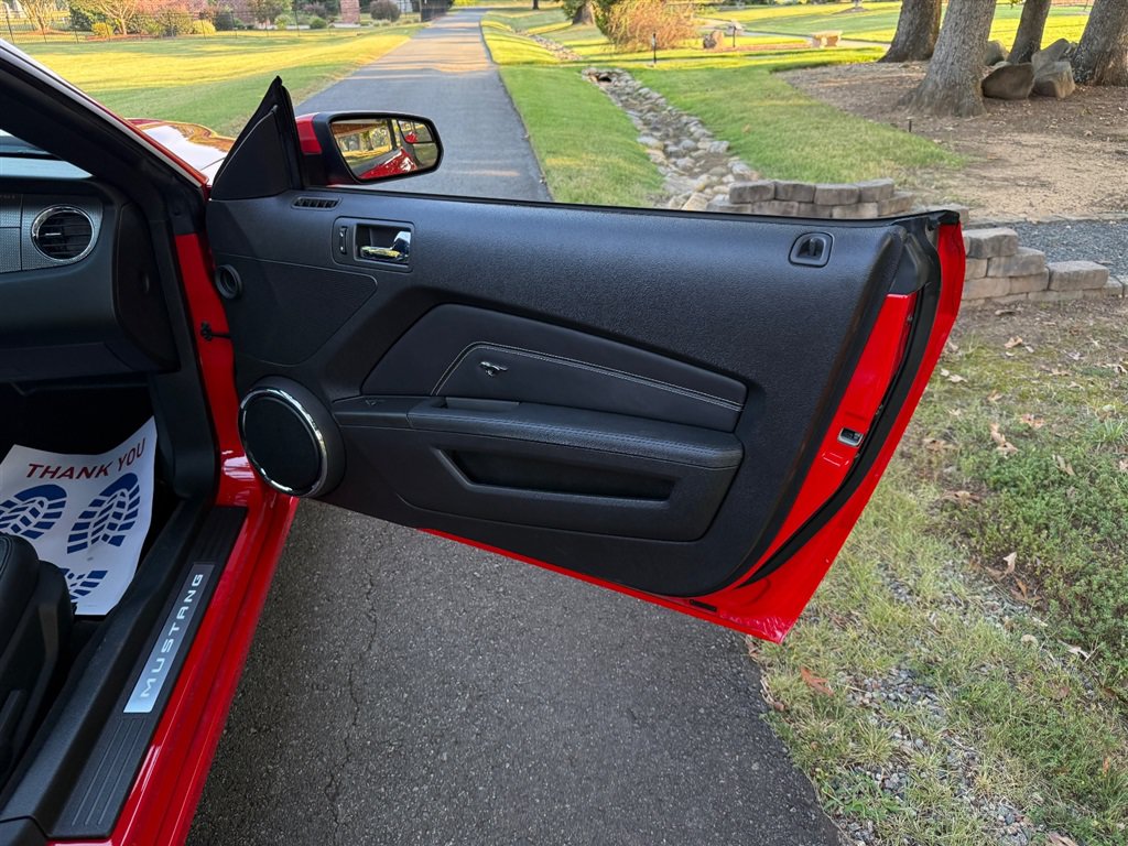 Used 2013 Ford Mustang GT Premium RWD image 48