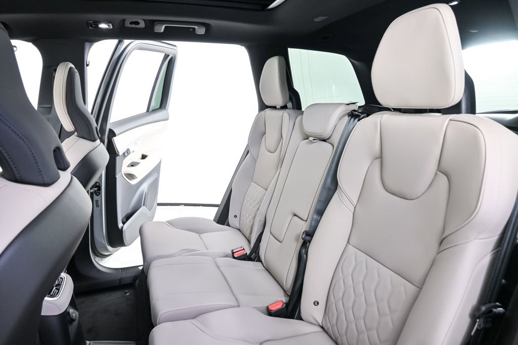 New 2026 Volvo XC90 T8 Plus w/ Protection Package image 21