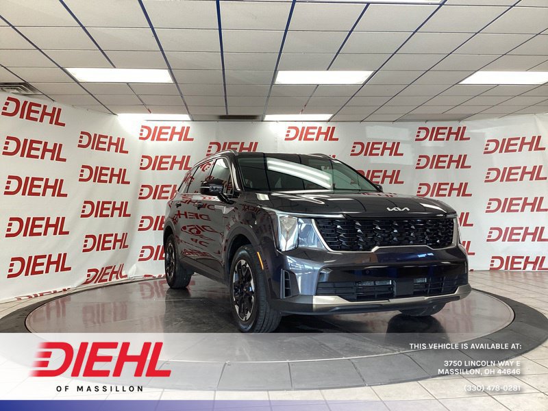 Certified 2025 Kia Sorento S w/ Panoramic Sunroof Package AWD/4WD image 1