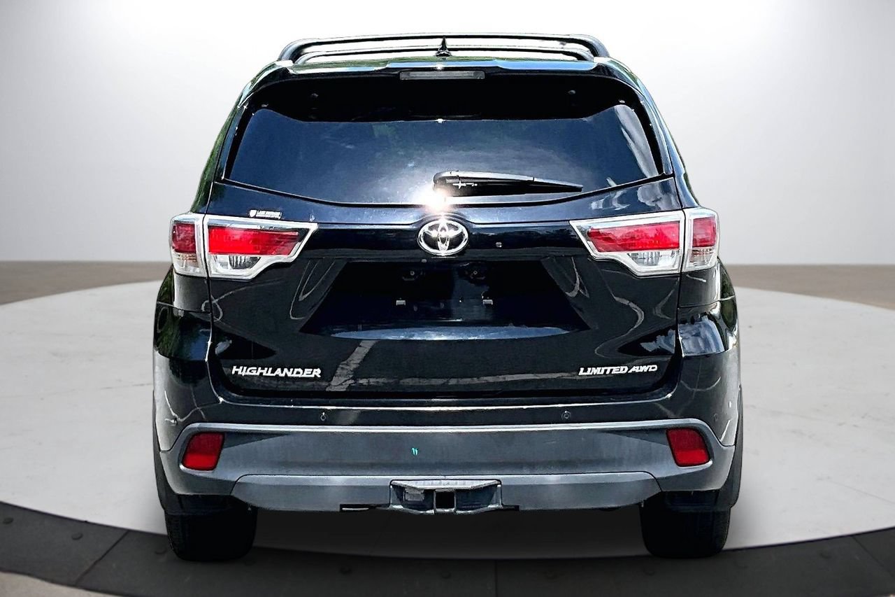 Used 2015 Toyota Highlander Limited w/ Driver Technology Package AWD/4WD image 8