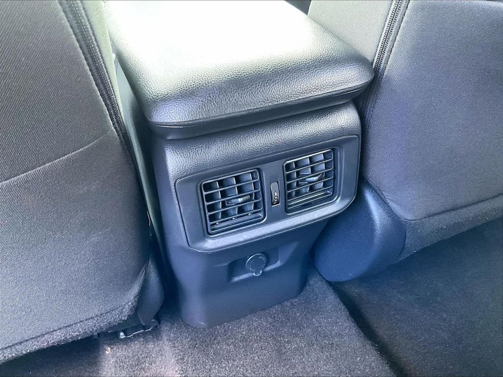 Used 2025 Toyota RAV4 LE AWD/4WD image 28