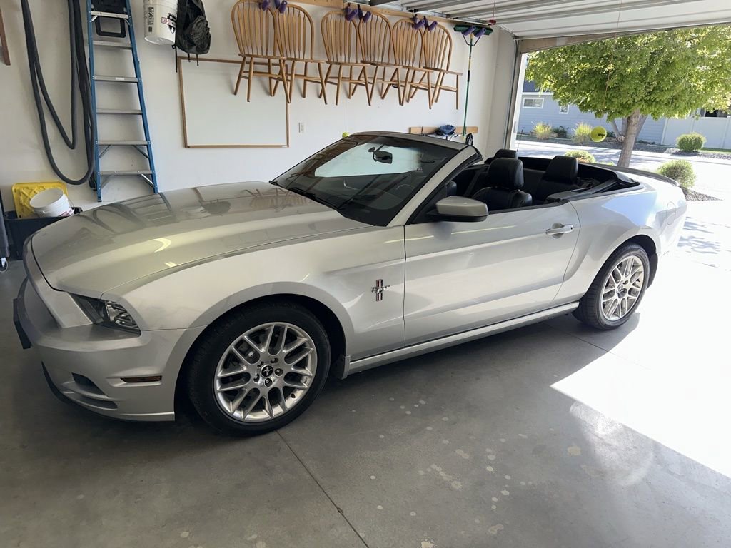 Used 2013 Ford Mustang Premium RWD image 7