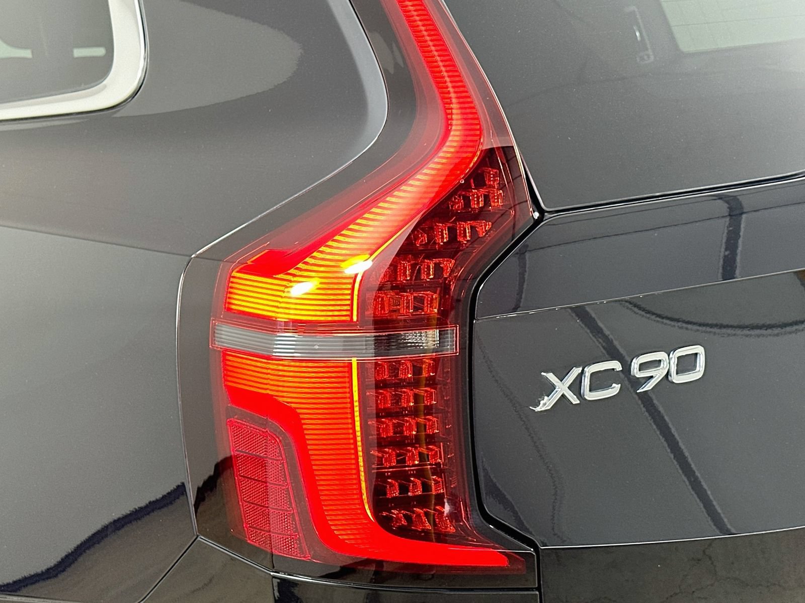 Used 2026 Volvo XC90 B6 Plus w/ Protection Package Premier AWD/4WD image 12