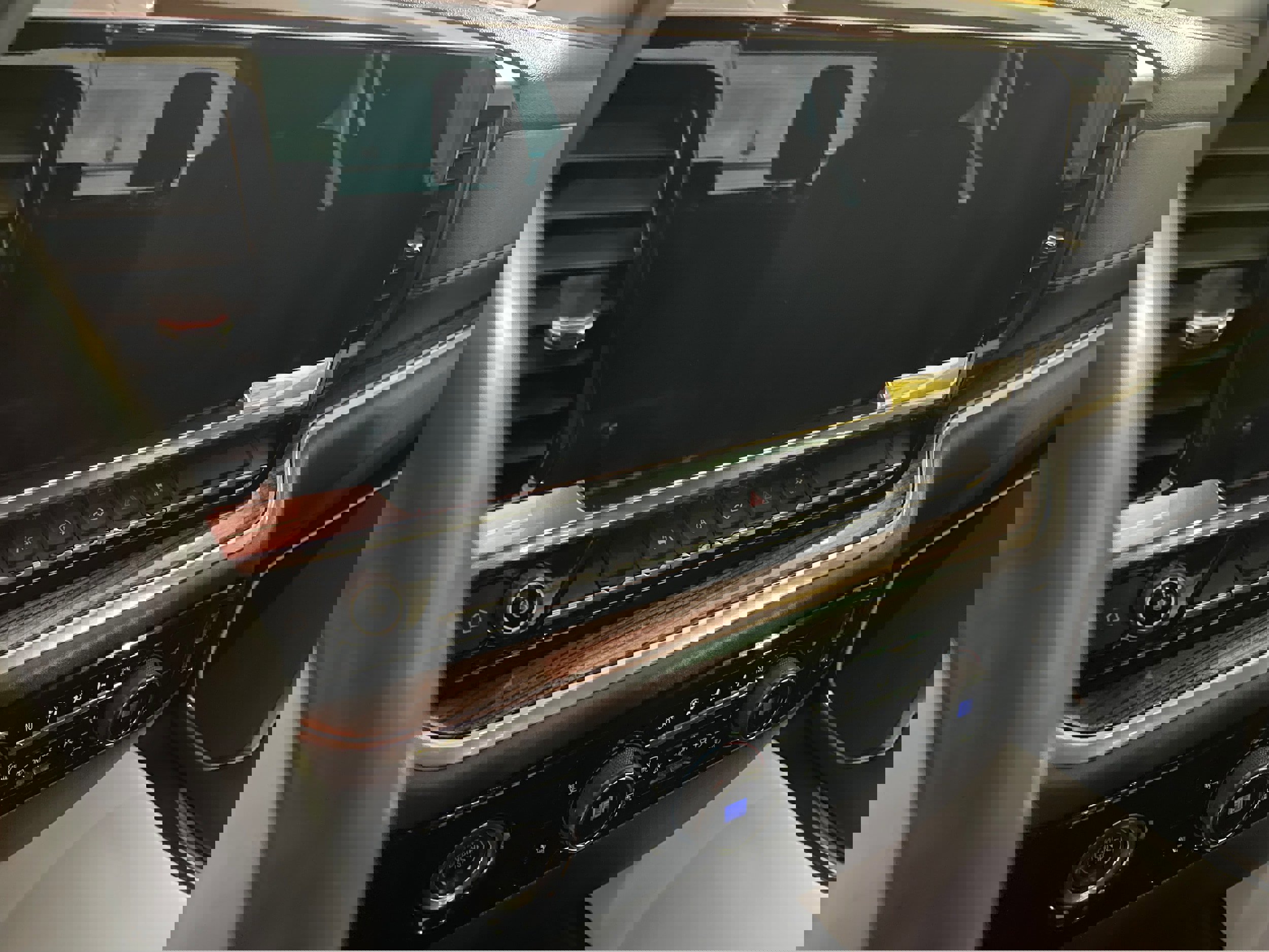 Used 2022 Chevrolet Silverado 1500 LT image 12