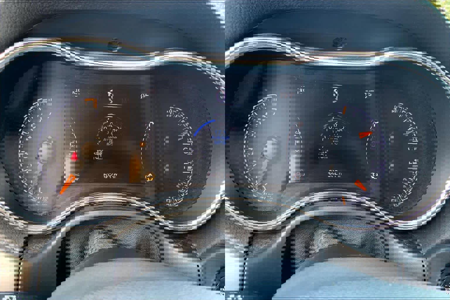 Used 2021 Jeep Grand Cherokee Laredo X image 24