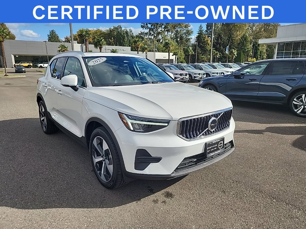 Used 2025 Volvo XC40 B5 Core w/ Protection Package Premier AWD/4WD image 6
