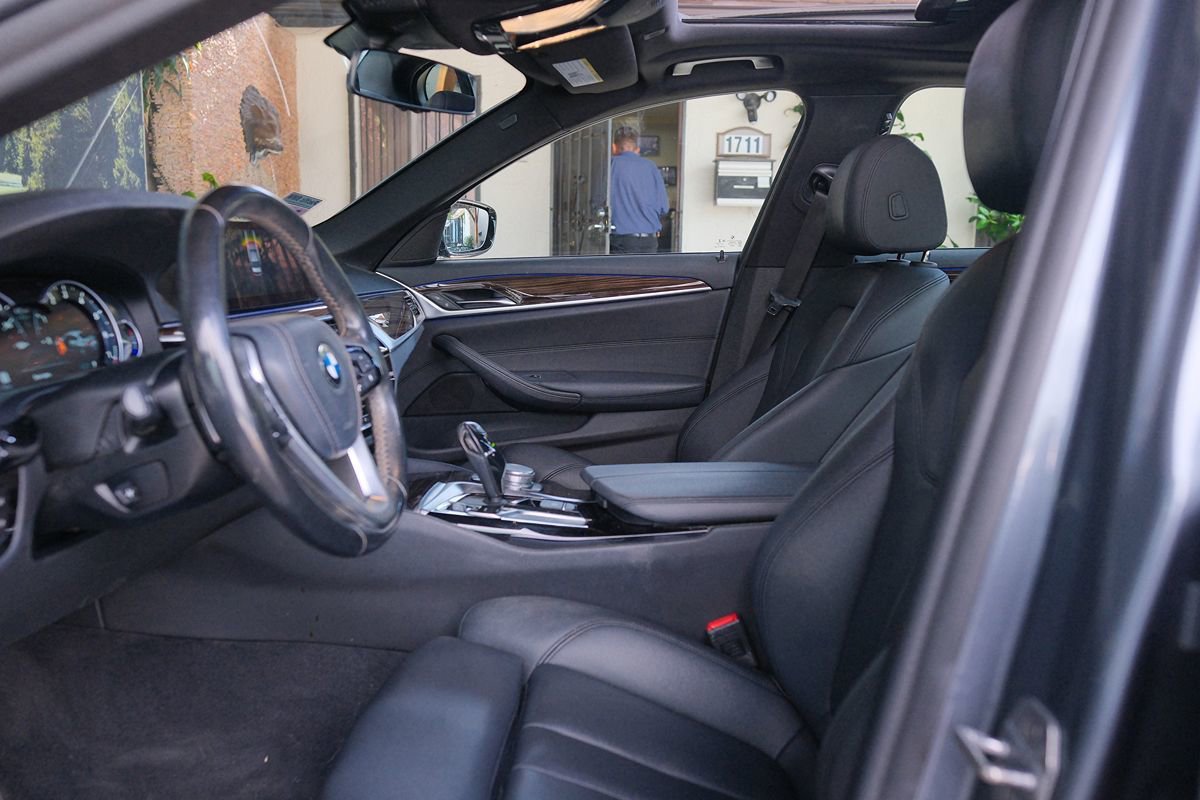 Used 2019 BMW 530i w/ Convenience Package RWD image 11