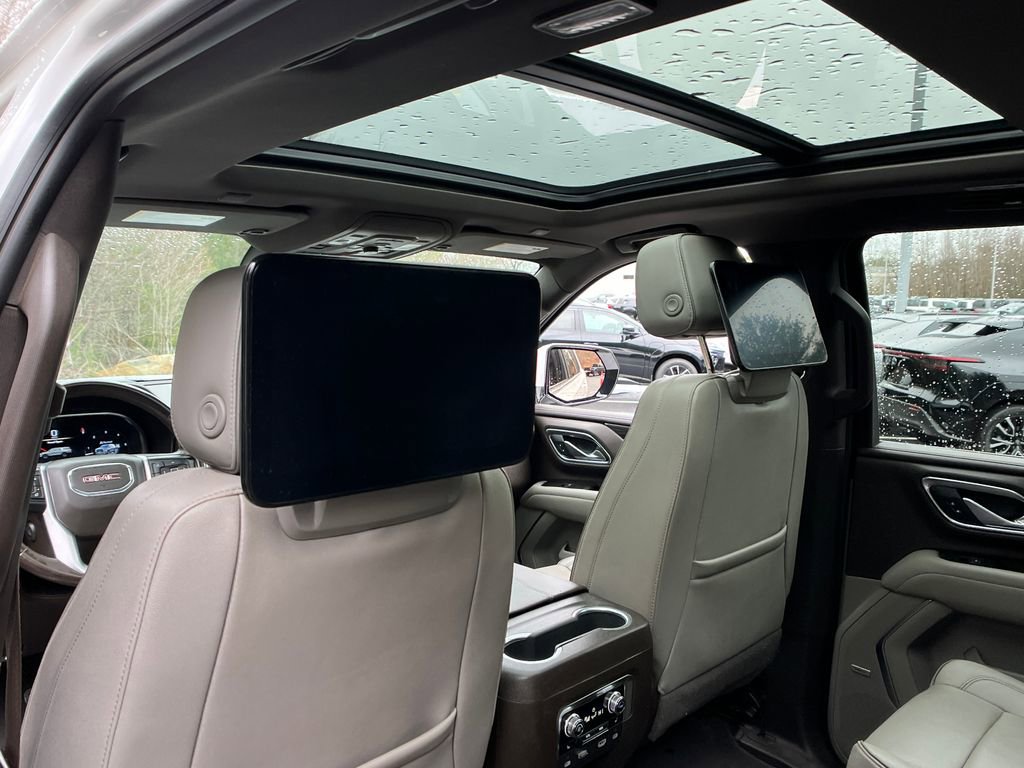 Used 2023 GMC Yukon XL SLT w/ SLT Premium Package image 22