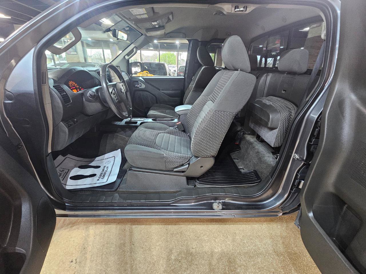 Used 2017 Nissan Frontier SV image 21