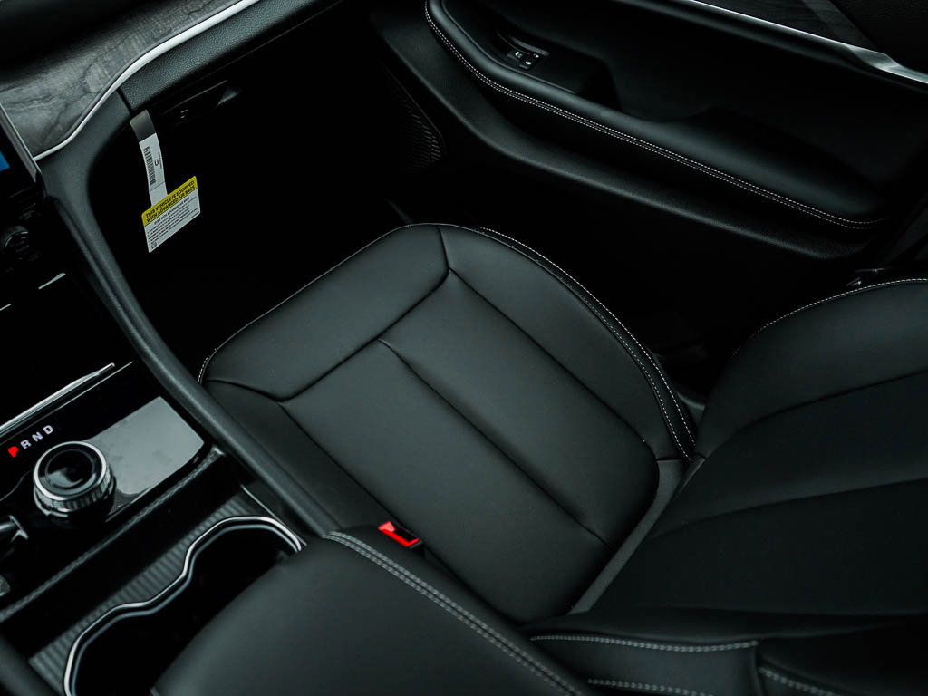 New 2025 Jeep Grand Cherokee Limited w/ Black Appearance Package image 25