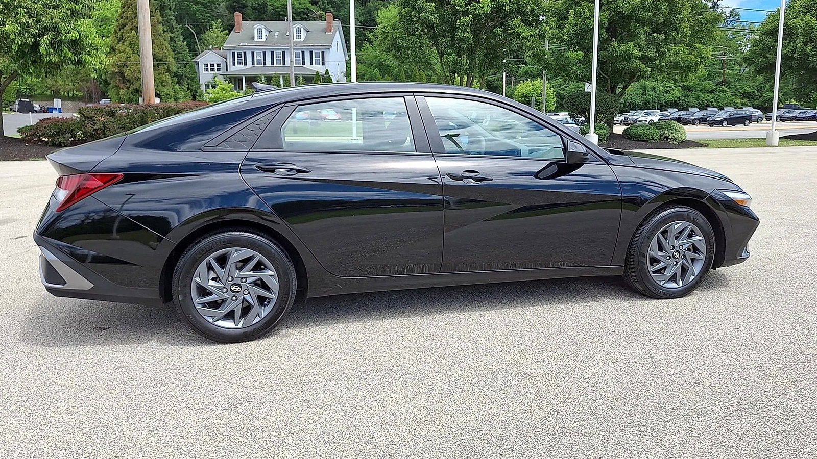 Used 2024 Hyundai Elantra SEL FWD image 9