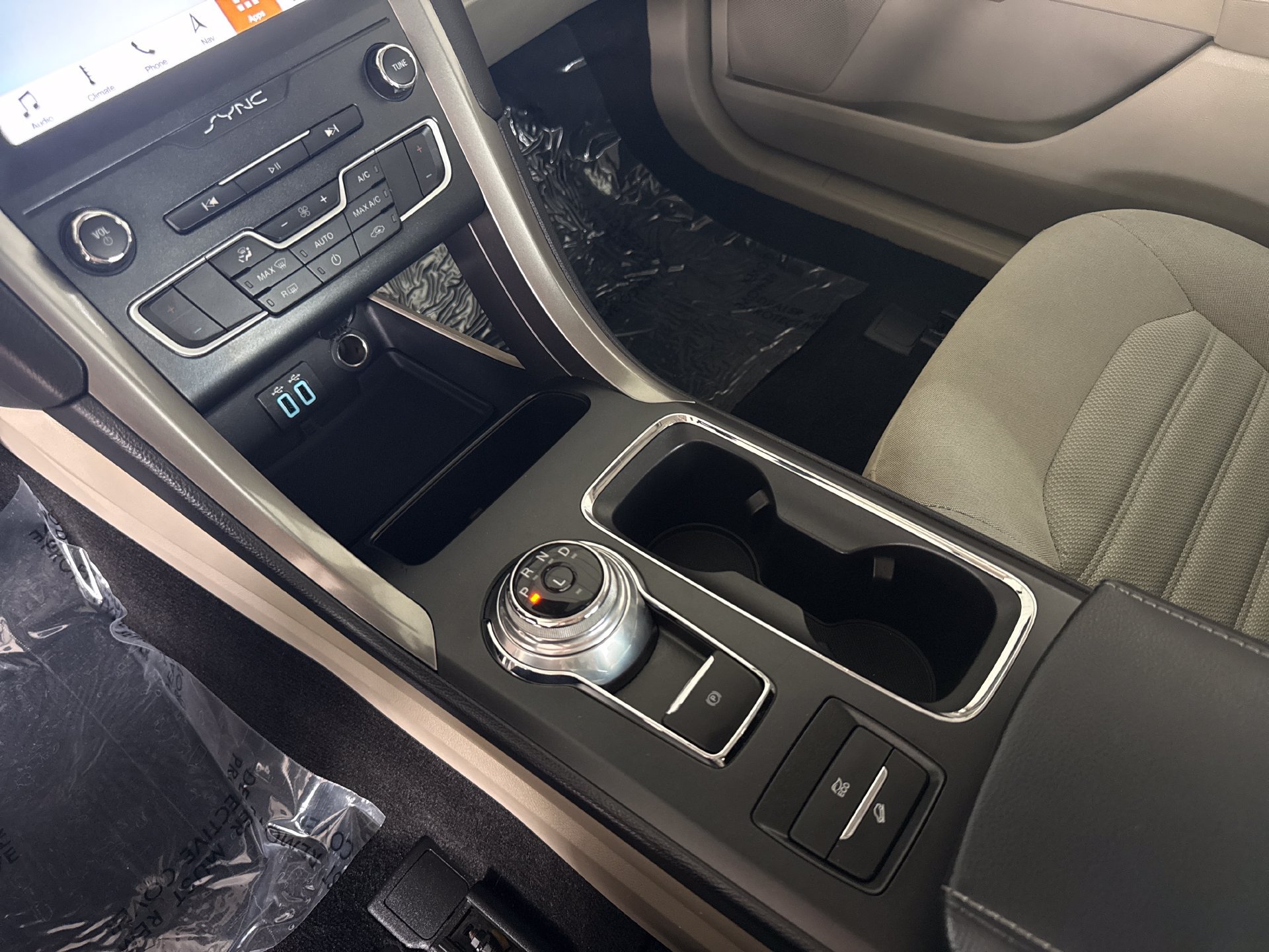 Used 2019 Ford Fusion SE FWD image 13