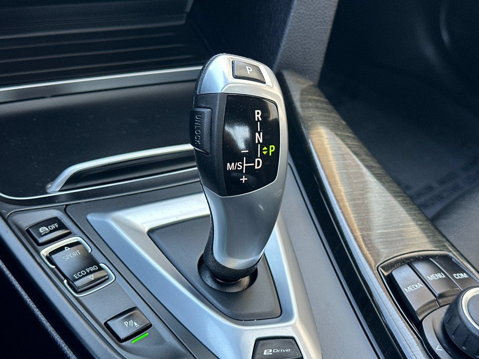 Used 2018 BMW 330e w/ Convenience Package RWD image 23