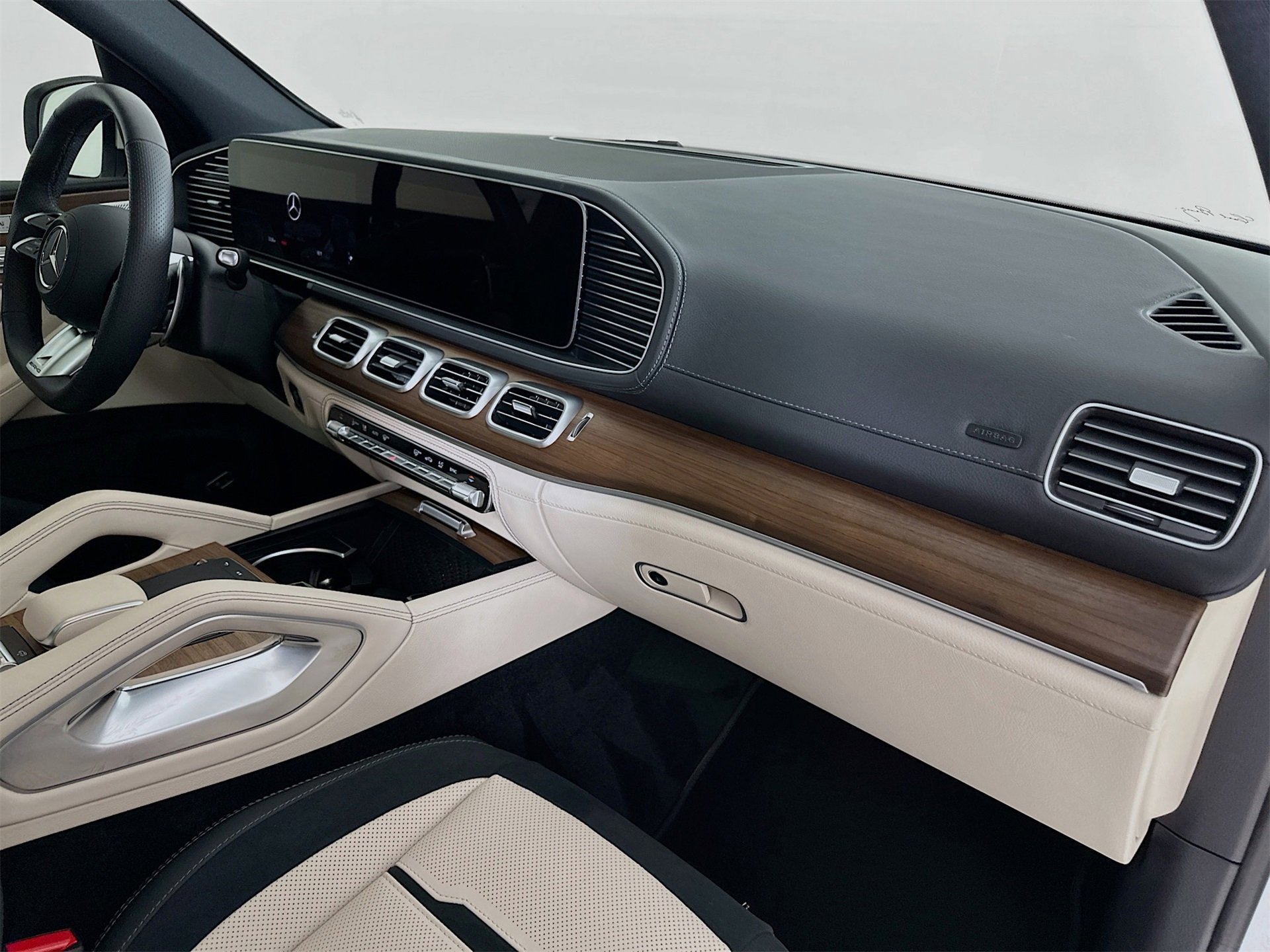 Certified 2025 Mercedes-Benz GLE 53 AMG 4MATIC image 32