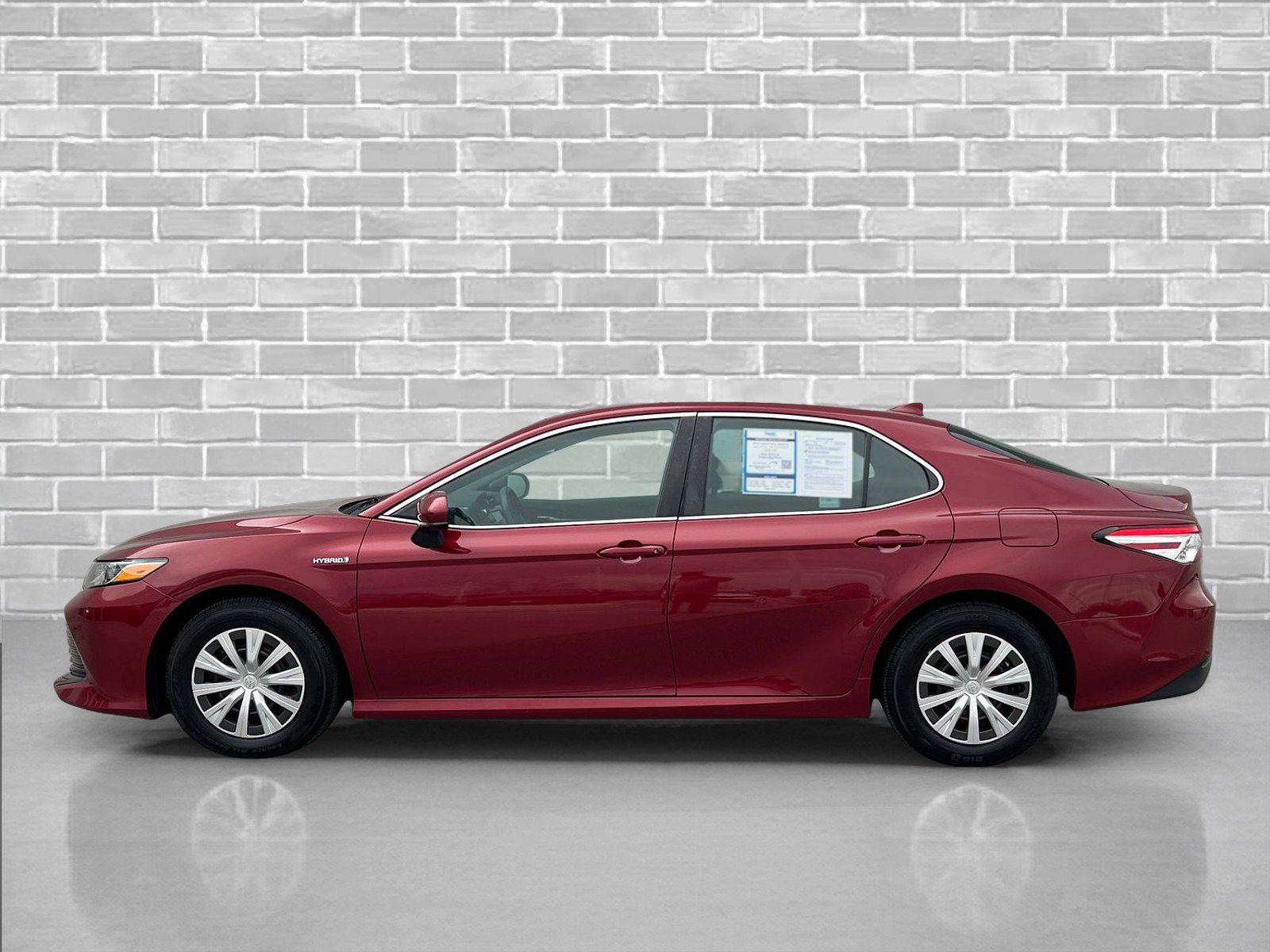 Used 2019 Toyota Camry LE FWD image 2