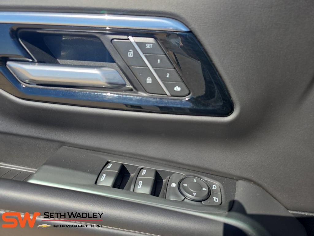 Used 2025 Chevrolet Suburban LT AWD/4WD image 29