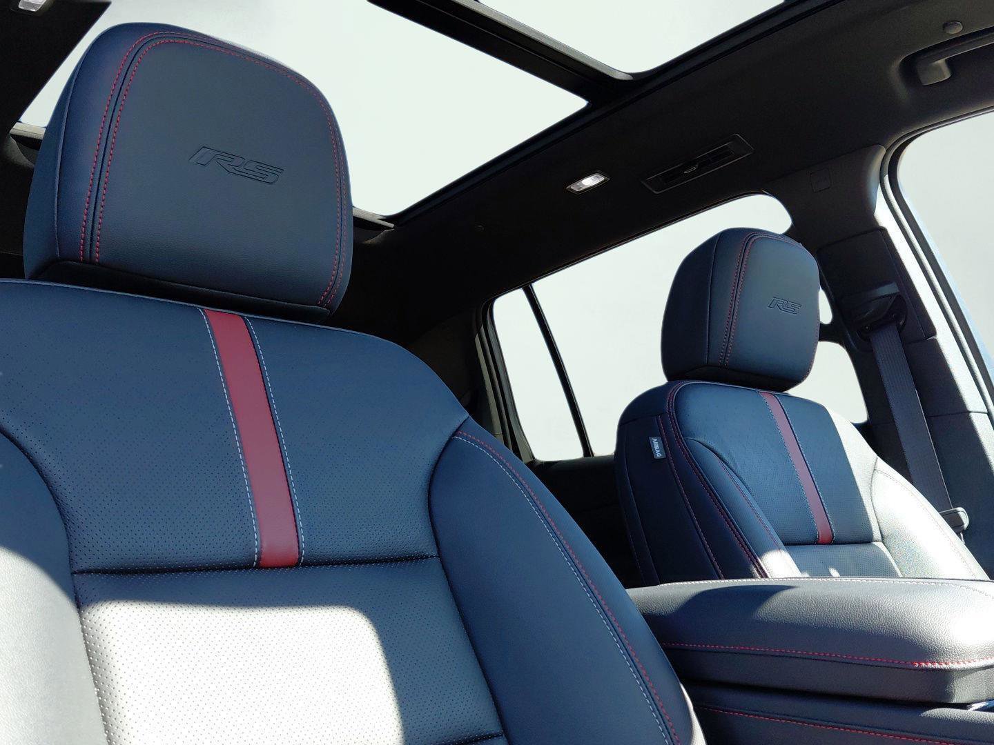 Used 2024 Chevrolet Traverse RS image 11