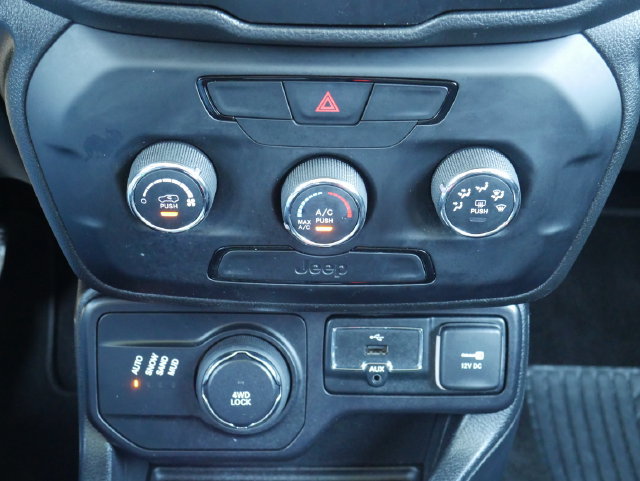 Used 2019 Jeep Renegade Sport w/ Sport Appearance Group AWD/4WD image 19