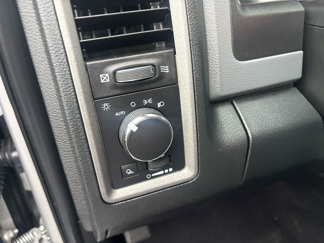 Used 2017 RAM 1500 ST AWD/4WD image 11