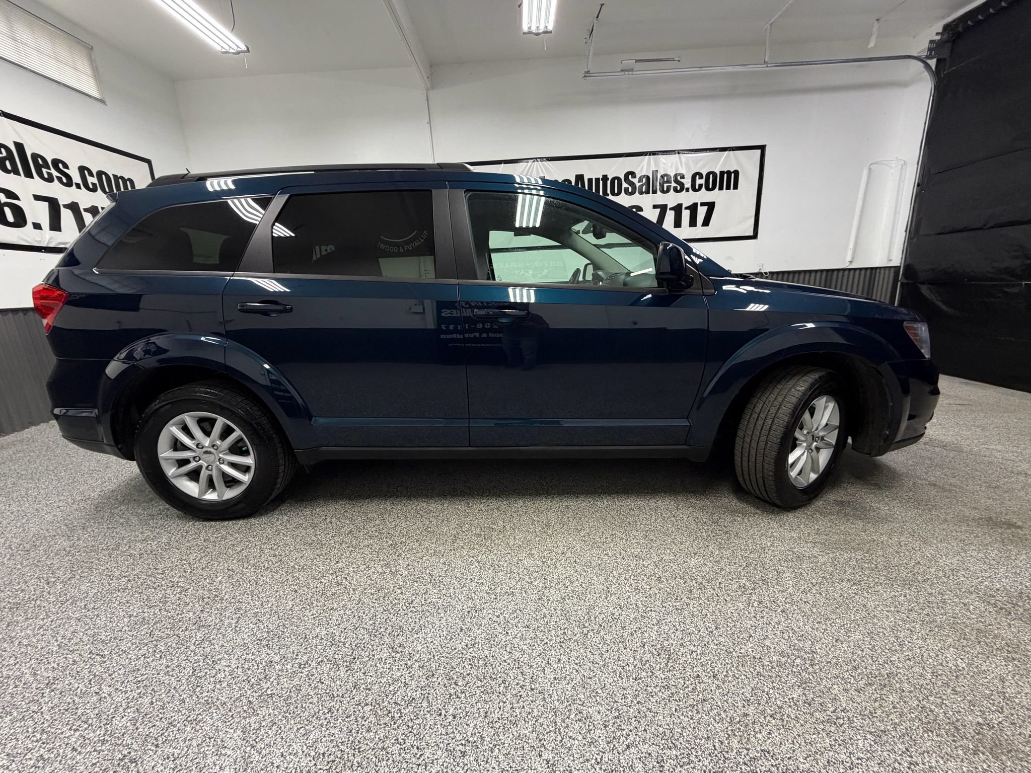 Used 2014 Dodge Journey SXT w/ Flexible Seating Group FWD image 2