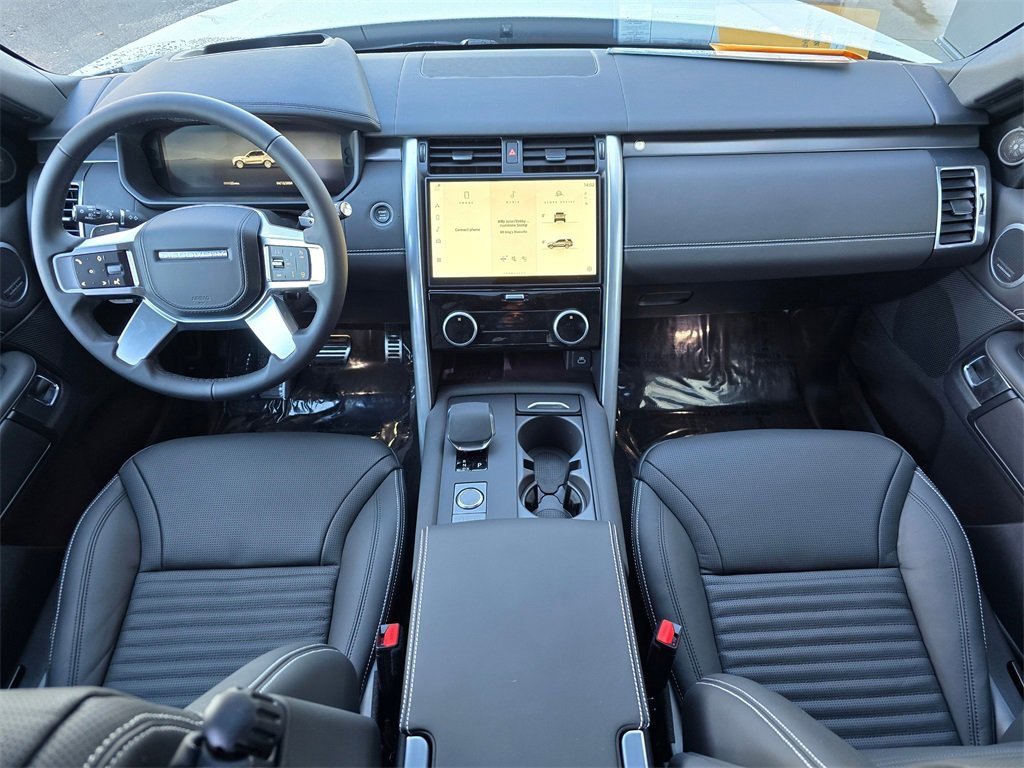 New 2025 Land Rover Discovery Metropolitan Edition image 8