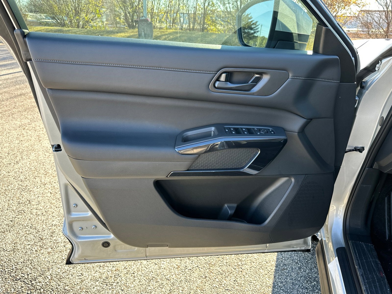 New 2025 Nissan Pathfinder SV w/ Black Appearance Package image 10