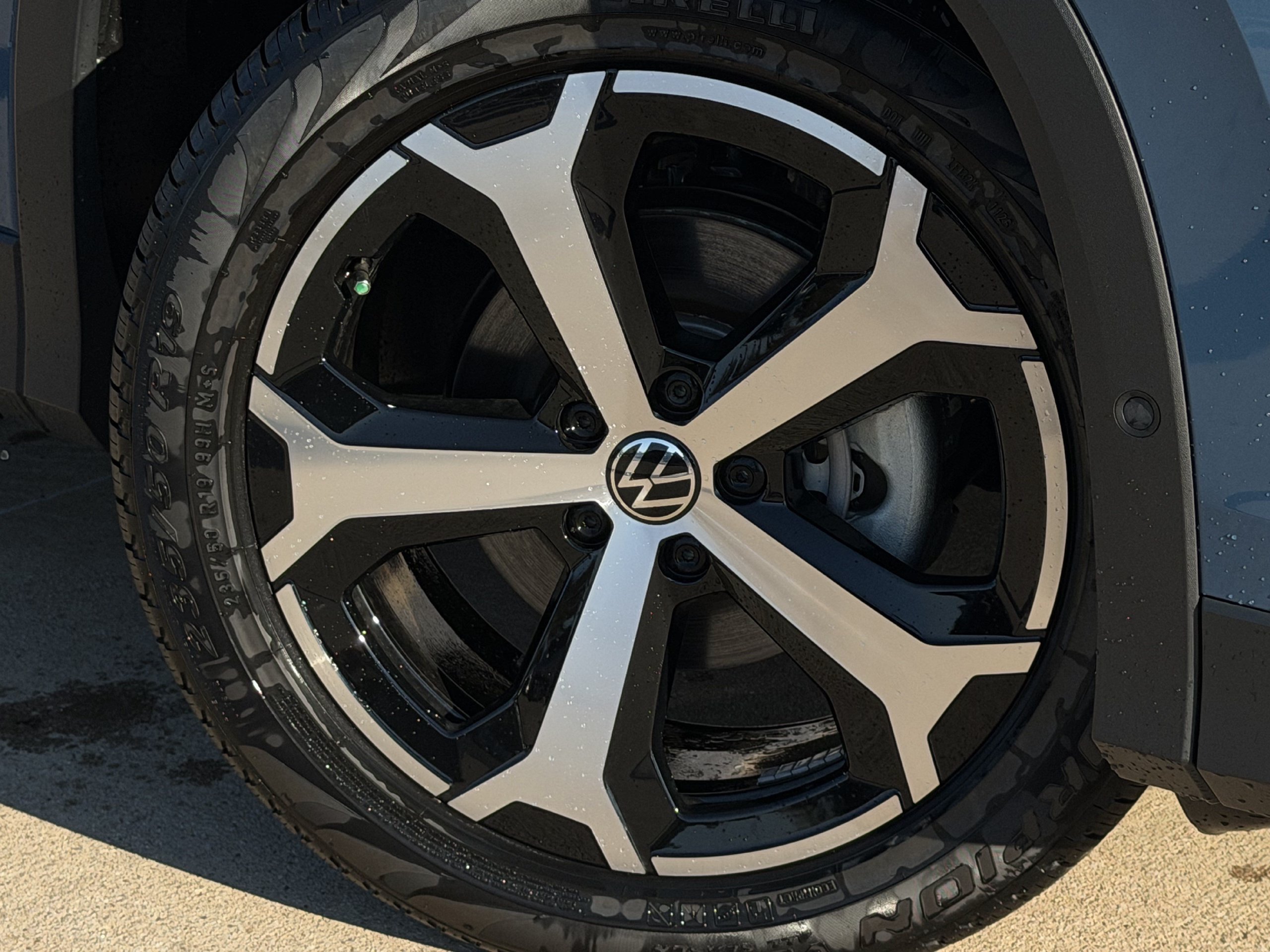 New 2026 Volkswagen Tiguan SE FWD image 11
