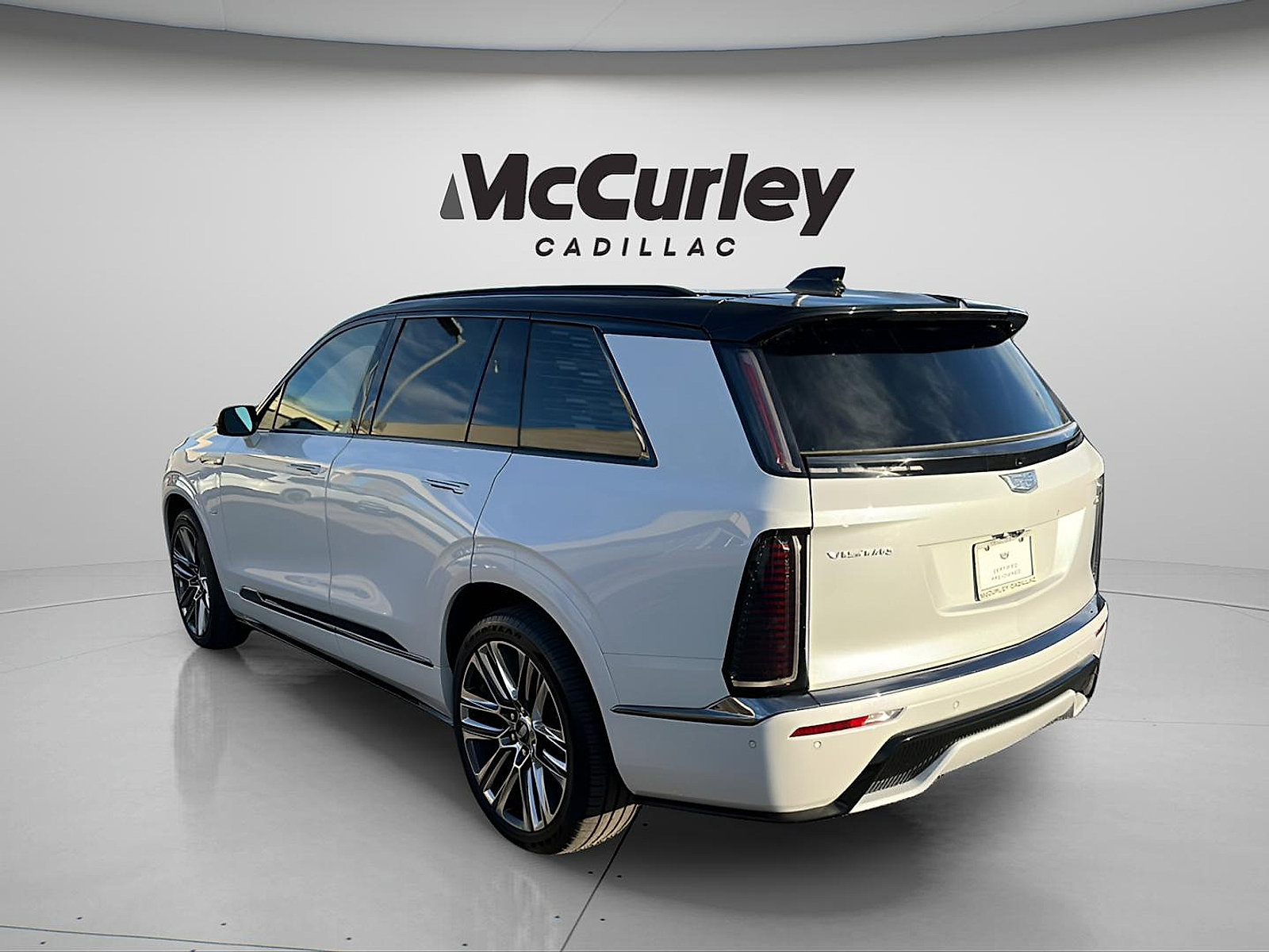 Certified 2026 Cadillac Vistiq Platinum w/ LPO, Floor Liner Package AWD/4WD image 5