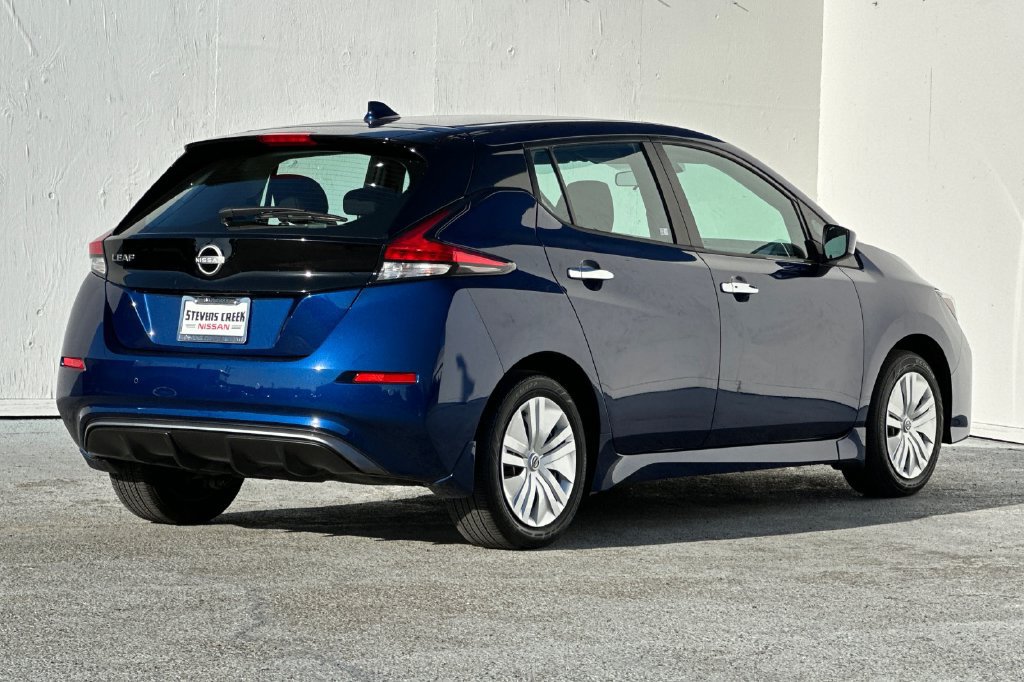 Used 2025 Nissan Leaf S FWD image 3