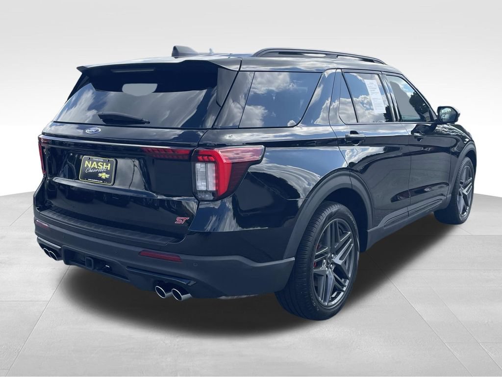Used 2025 Ford Explorer ST AWD/4WD image 3