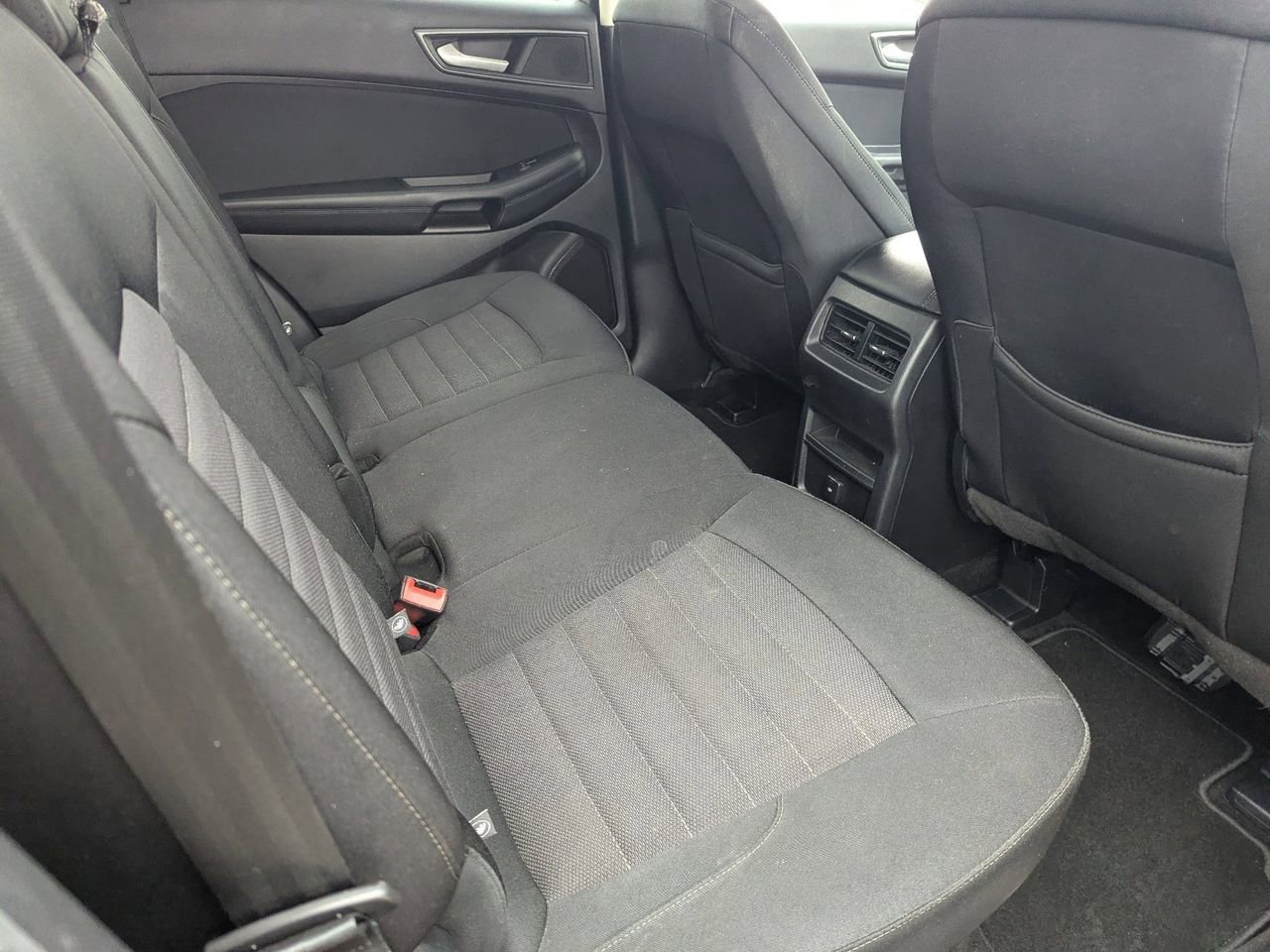 Used 2016 Ford Edge SE image 11