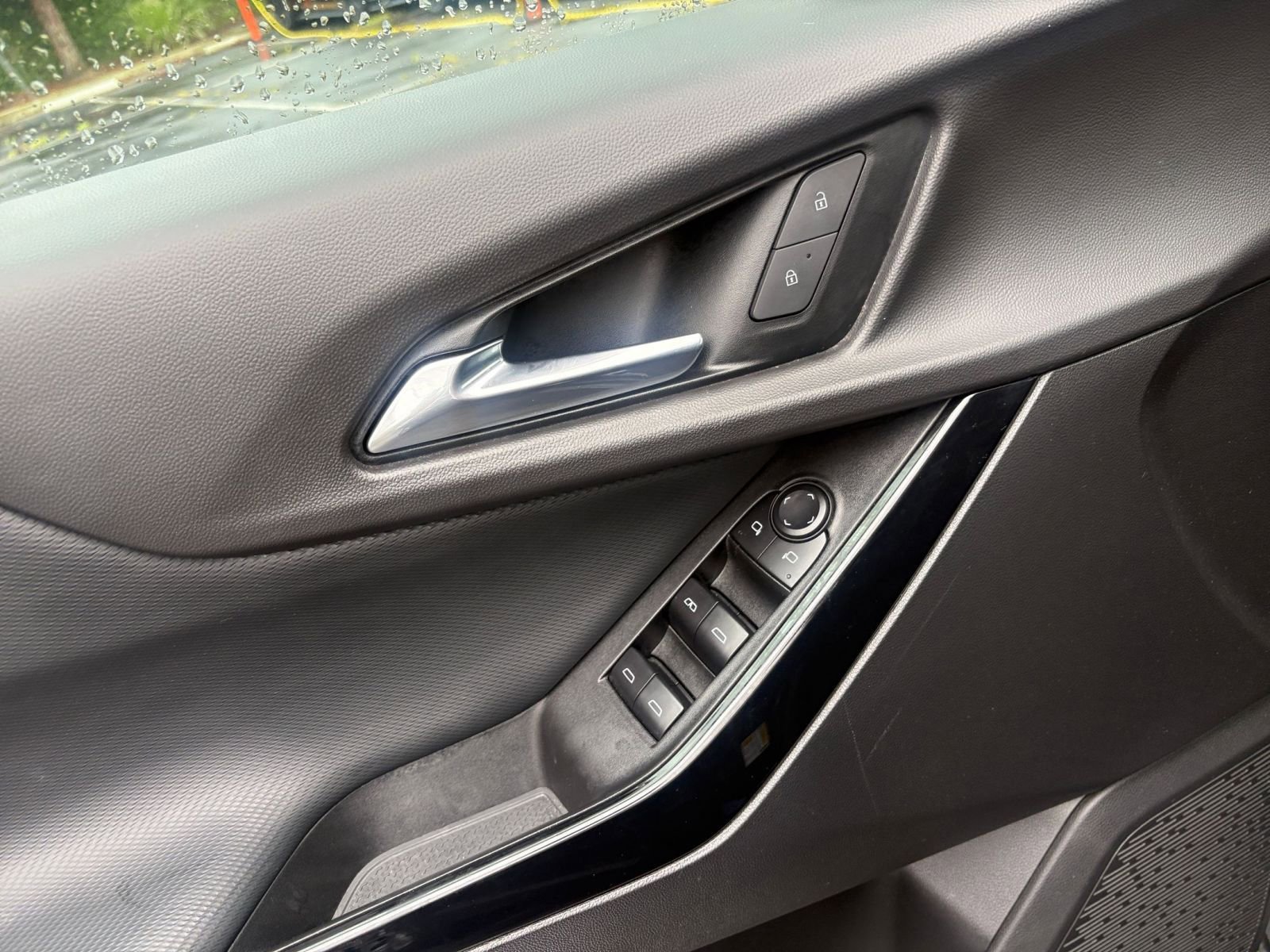 Used 2025 Chevrolet Equinox LT FWD image 18