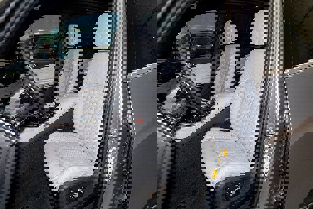 New 2026 BMW X5 xDrive50e w/ Climate Comfort Package image 34