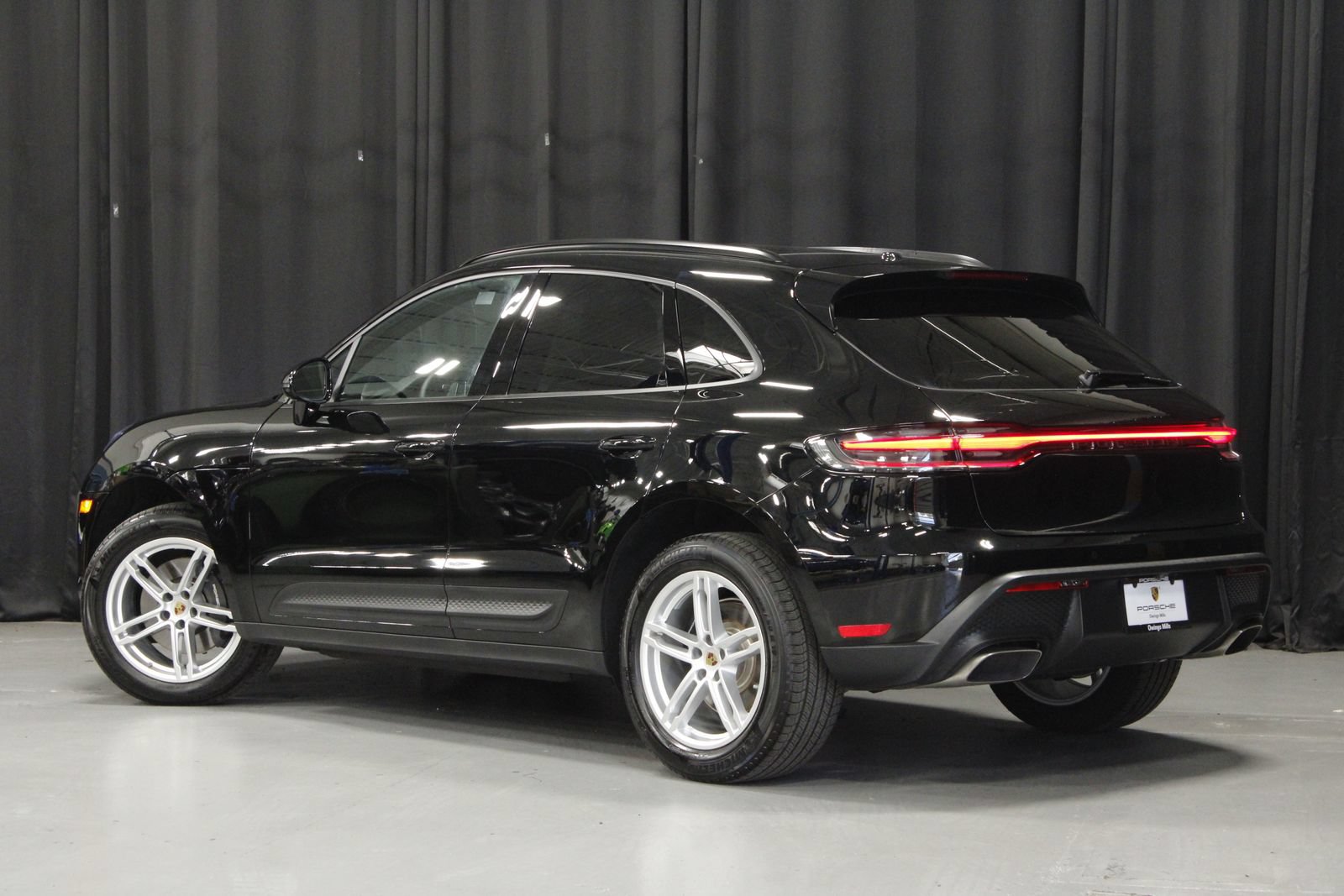 Certified 2026 Porsche Macan AWD/4WD image 3