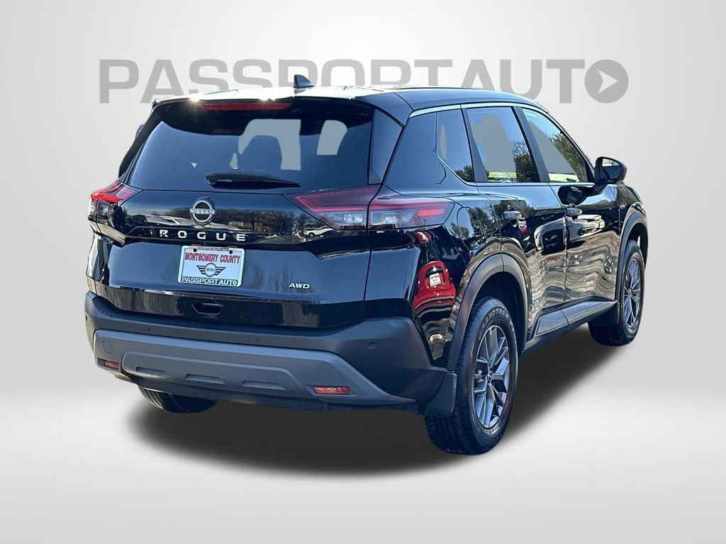 Used 2023 Nissan Rogue S image 5